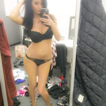 Charline - Femme sexe à Commana Profil de Charline, 27 ans, Femme sexe à Commana (Finistère)